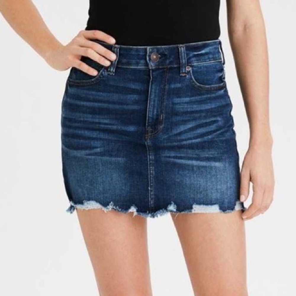 LIKE NEW AMERICAN EAGLE DARK BLUE DISTRESSED JEAN SKIRT - XS - EXTRA SMALL - 00